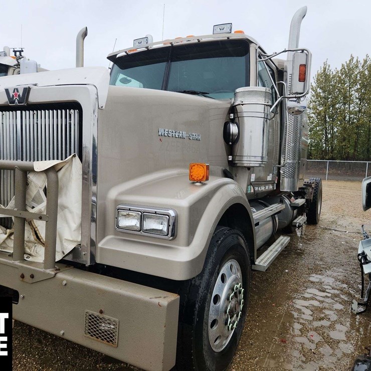 2009 WESTERN STAR 4900