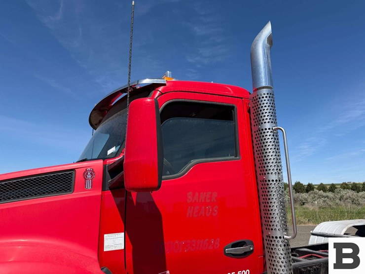 2015-kenworth-t880-image-12