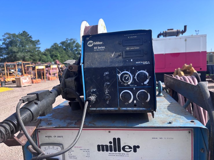#2805-•-miller-welding-machine-image-2
