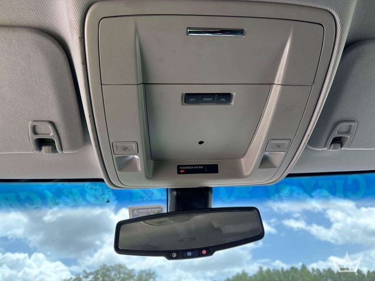 2015-chevrolet-suburban-image-17
