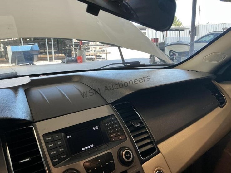 2017-ford-taurus-se-sdn-image-19