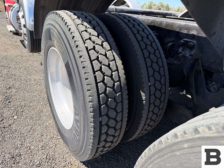 2015-kenworth-t880-image-29