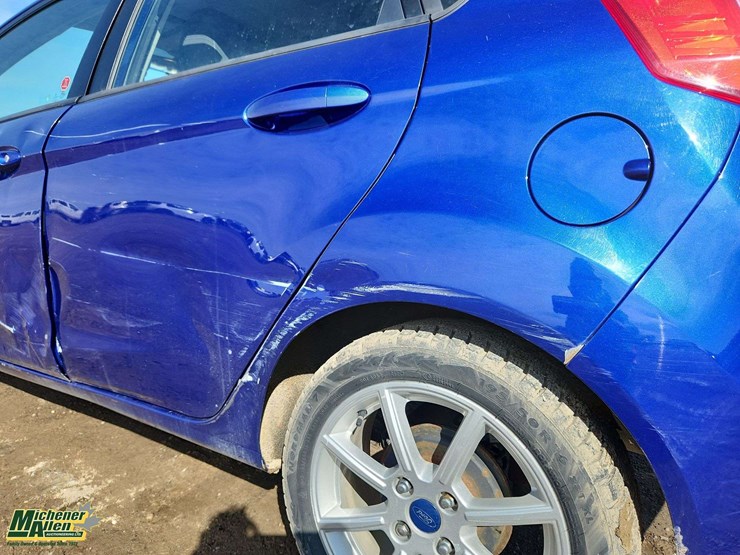 2014-ford-fiesta-se-image-33