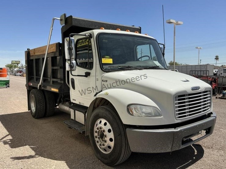 2012-freightliner-m2-106-image-4