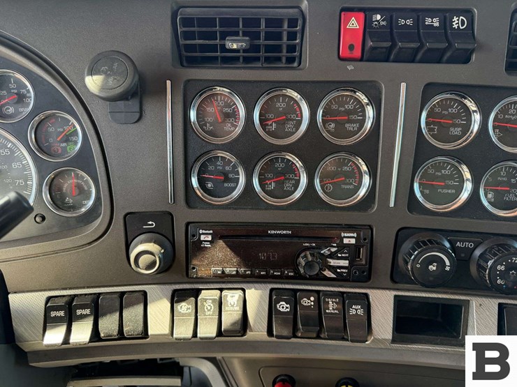 2015-kenworth-t880-image-67