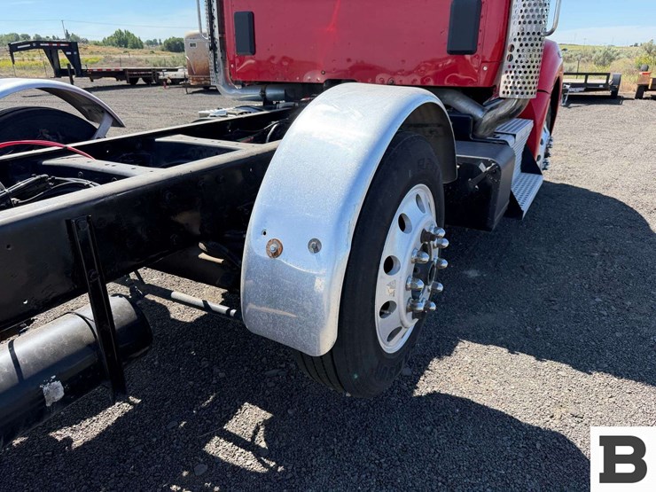 2015-kenworth-t880-image-36