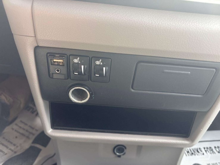 2016-toyota-sienna-image-13
