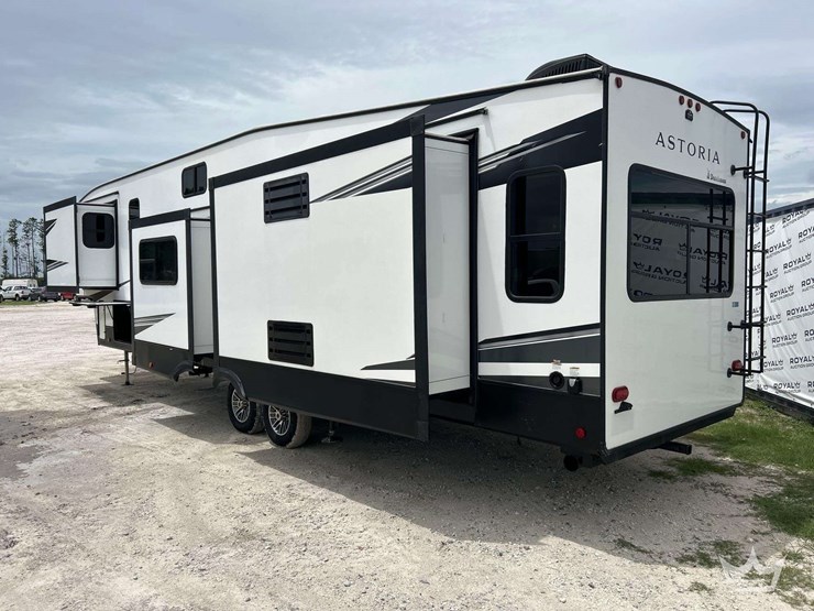 5th-wheel-camper-image-4