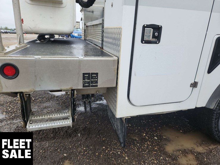 2021-ford-f550-image-55