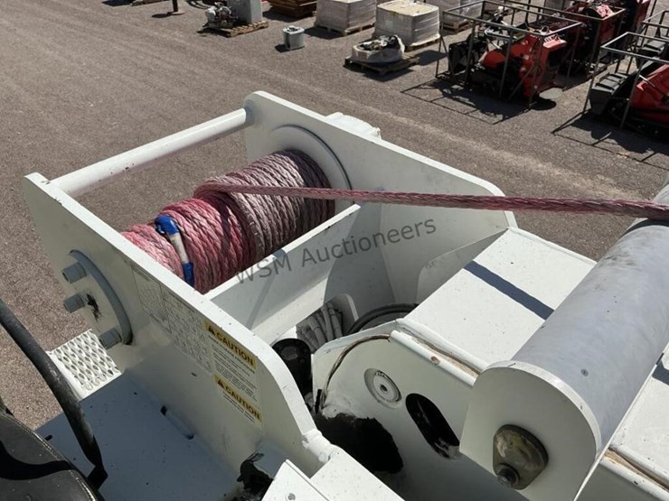 2012-freightliner-m2-106-image-19