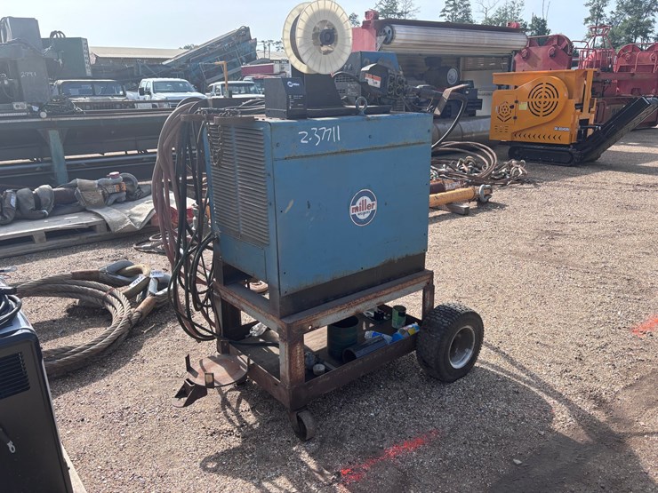 #2805-•-miller-welding-machine-image-5