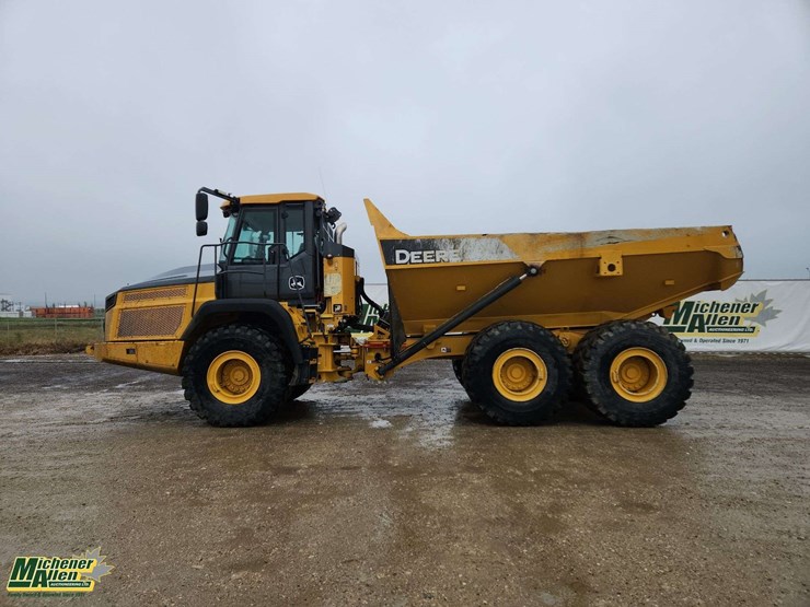 2020-deere-310e-image-2