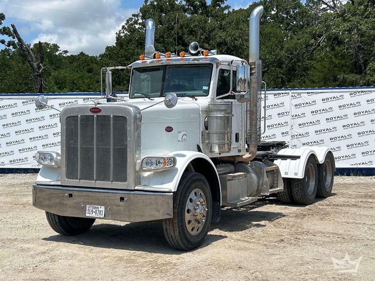 2016-peterbilt-389-image-1