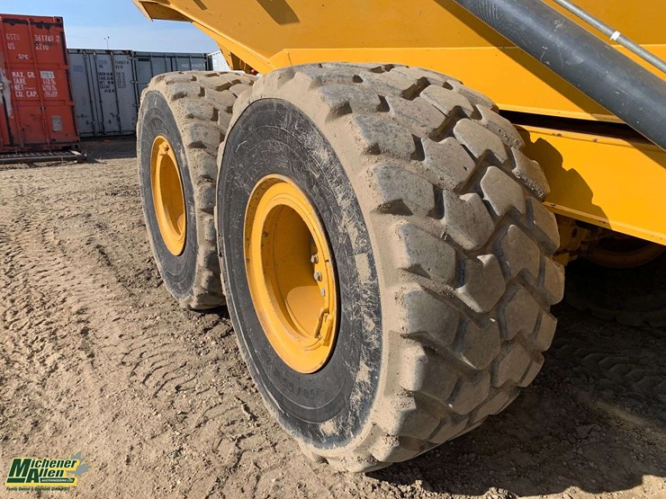 2019-deere-310e-image-6