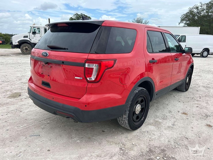 2016-ford-explorer-image-3