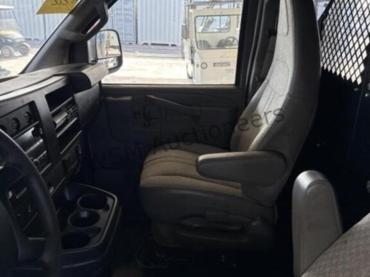 2016-chevrolet-express-2500-image-22