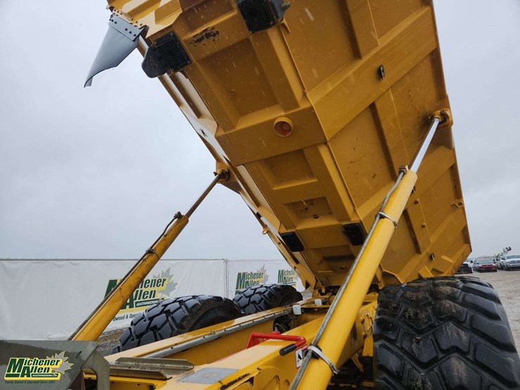 2014-deere-300d-image-26
