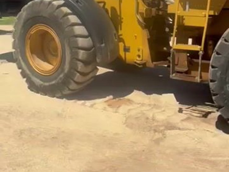 2012-caterpillar-930g-image-1