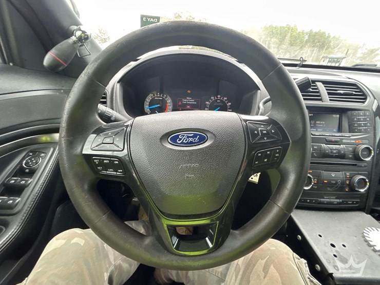 2018-ford-explorer-image-13