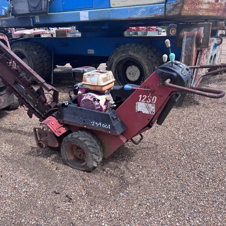 DITCH WITCH 1230