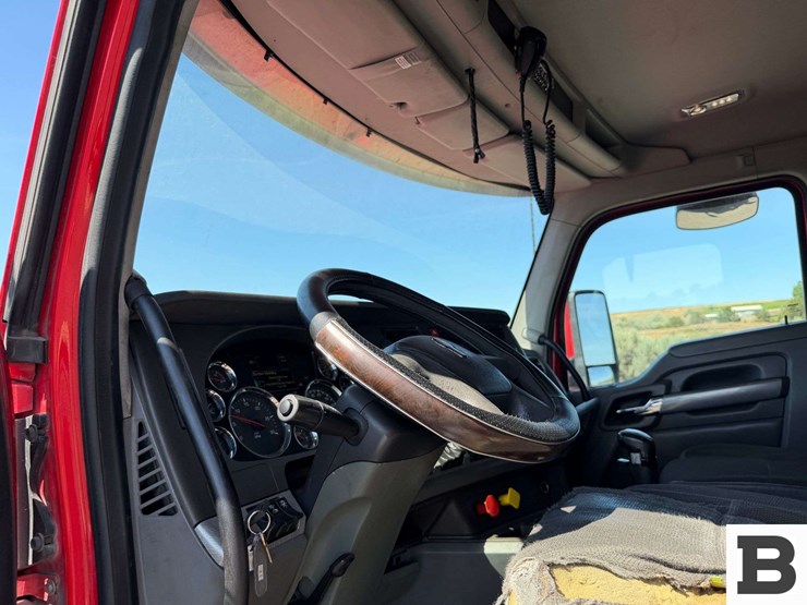 2015-kenworth-t880-image-59