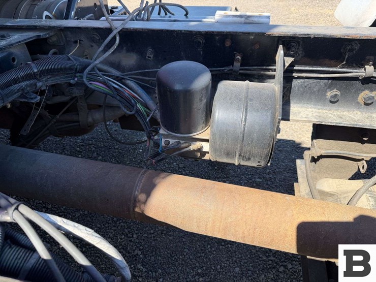 2015-kenworth-t880-image-17