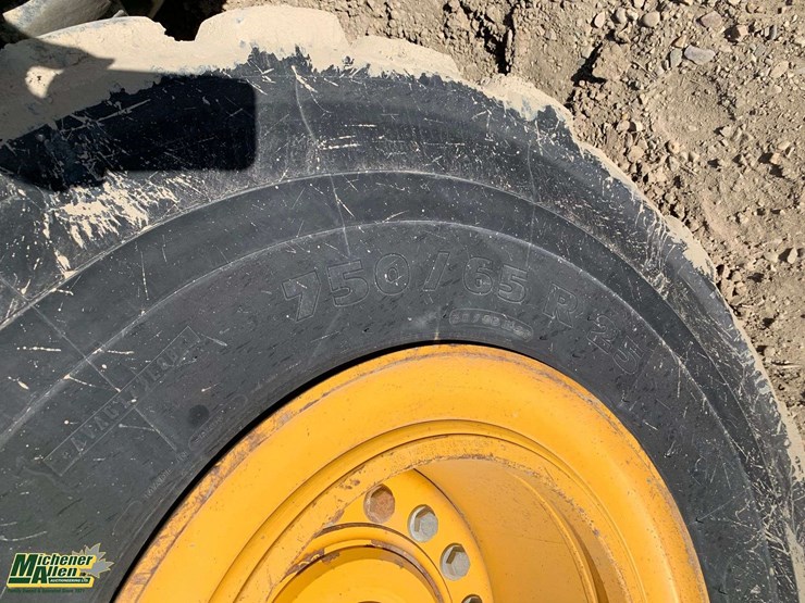 2019-deere-310e-image-7