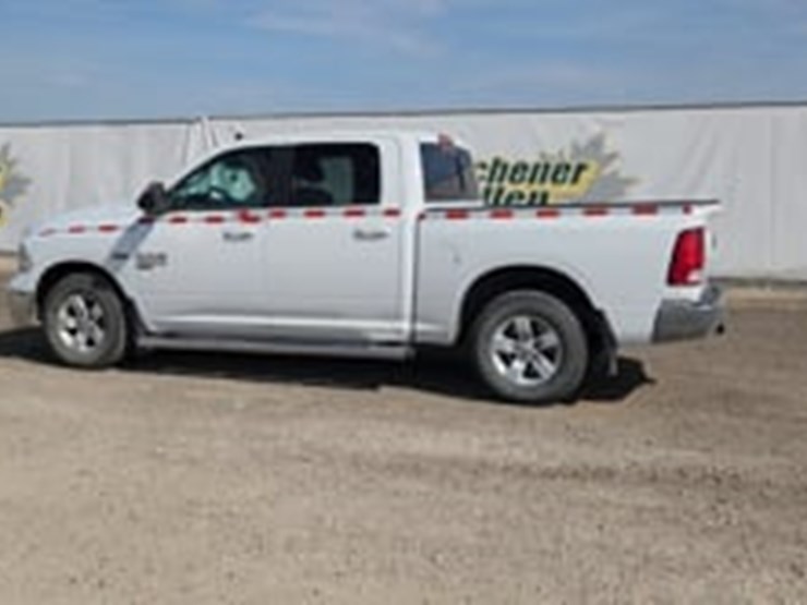 2020-ram-1500-classic-image-5