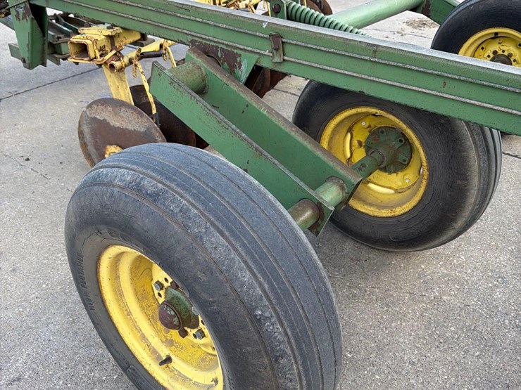 john-deere-220-image-16