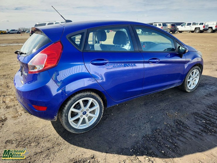 2014-ford-fiesta-se-image-4