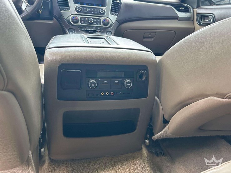 2015-chevrolet-suburban-image-20