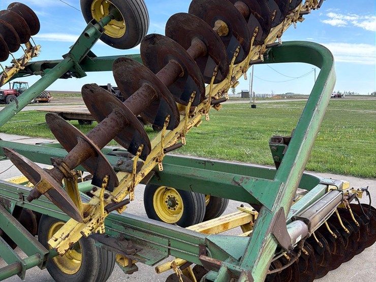 john-deere-220-image-18