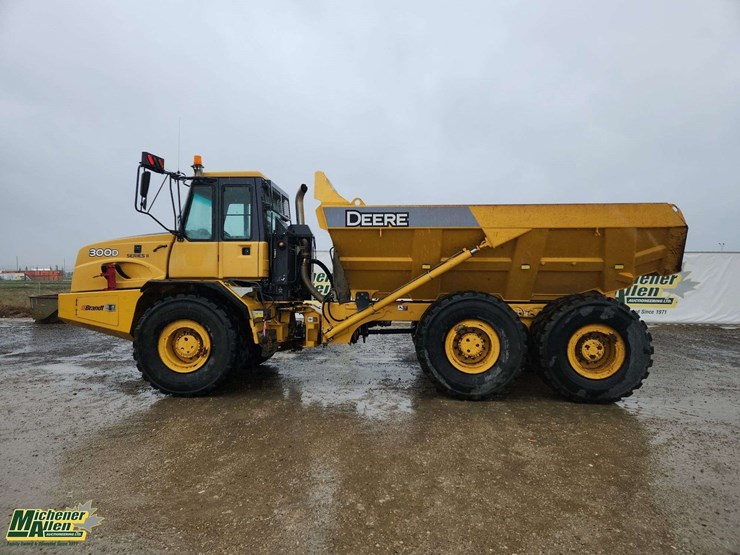 2014-deere-300d-image-2