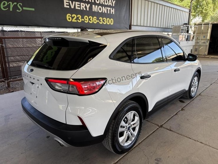2021-ford-escape-image-8
