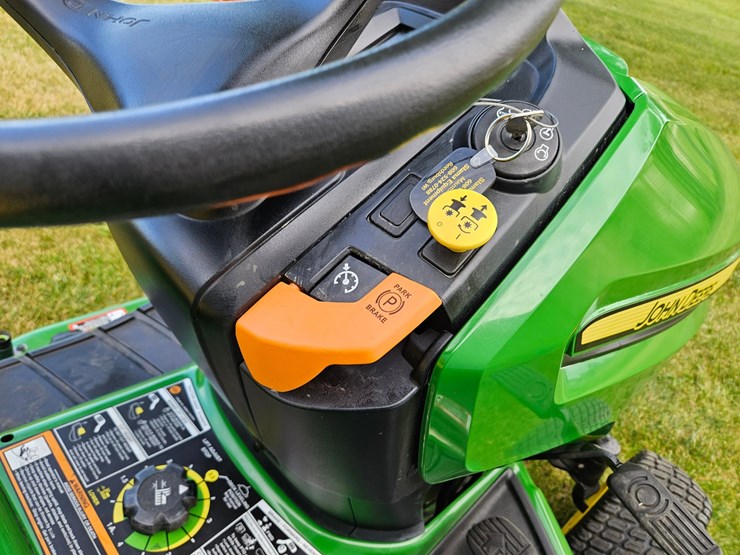john-deere-x570-image-25