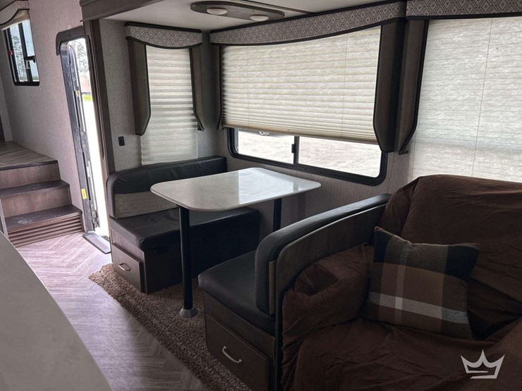 5th-wheel-camper-image-13