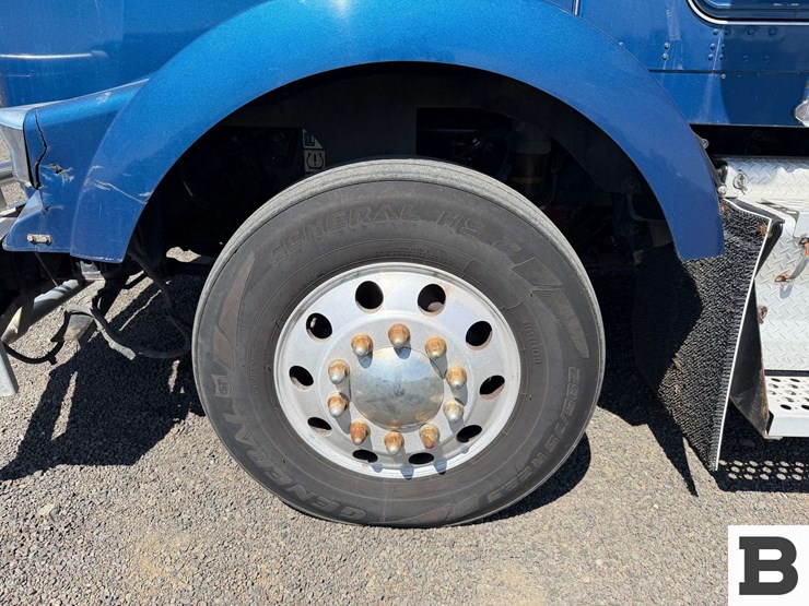 2015-kenworth-t800-image-13