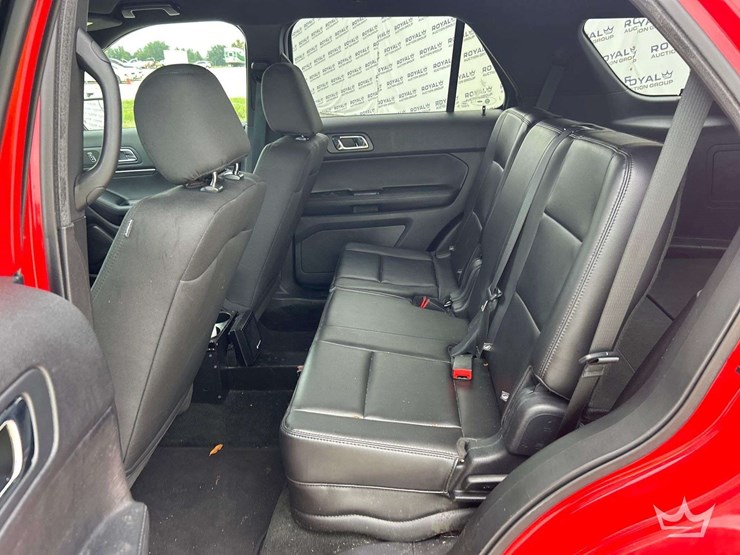 2016-ford-explorer-image-21