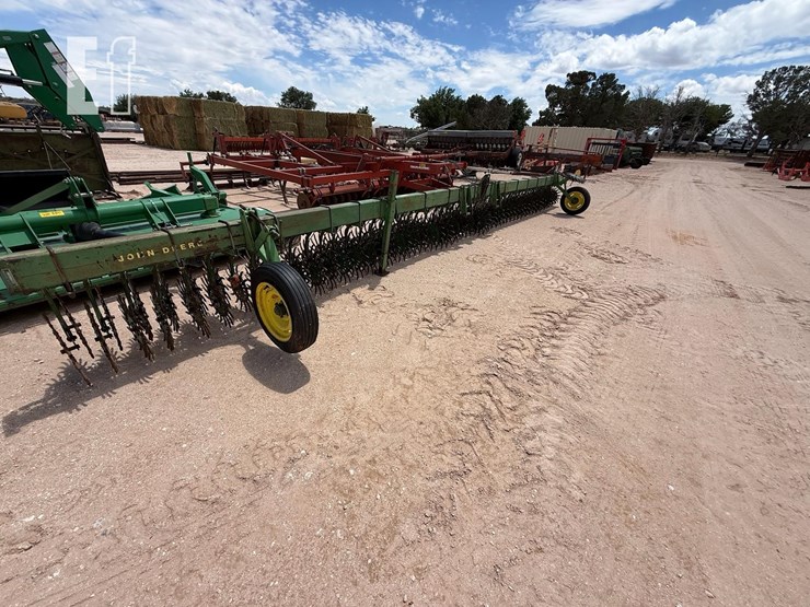 john-deere-400-image-1