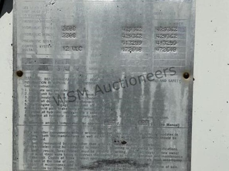 2012-freightliner-m2-106-image-17
