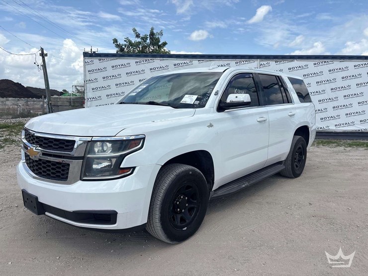2016-chevrolet-tahoe-image-18