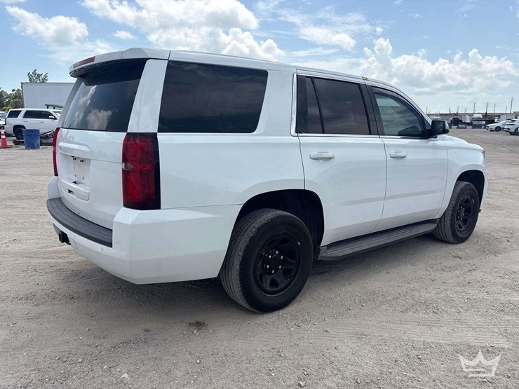 2016-chevrolet-tahoe-image-3