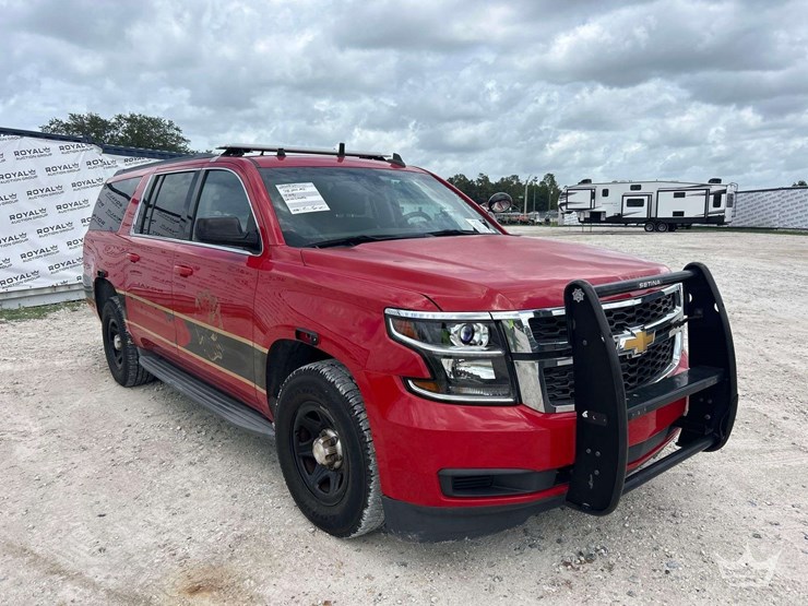 2015-chevrolet-suburban-image-26