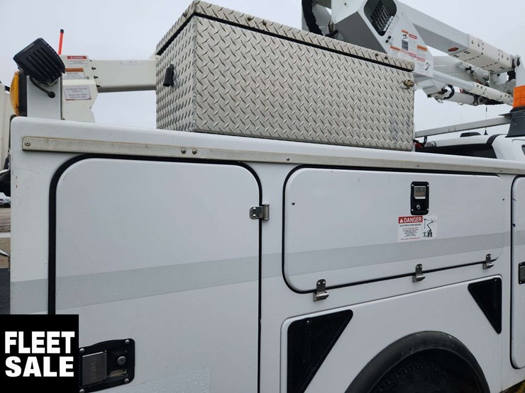 2021-ford-f550-image-56