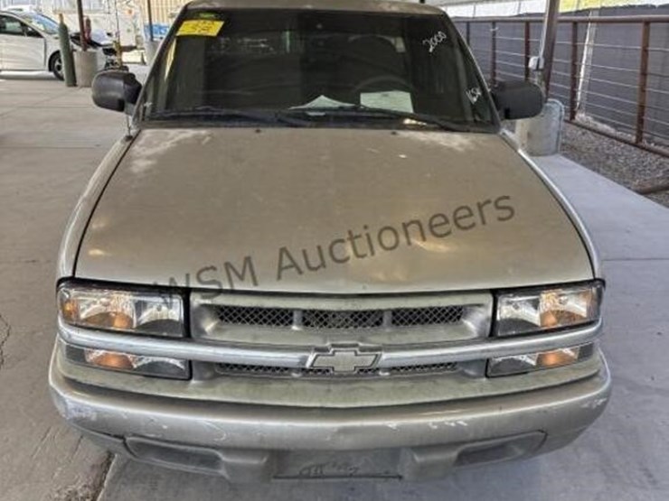 2000-chevrolet-s10-image-3