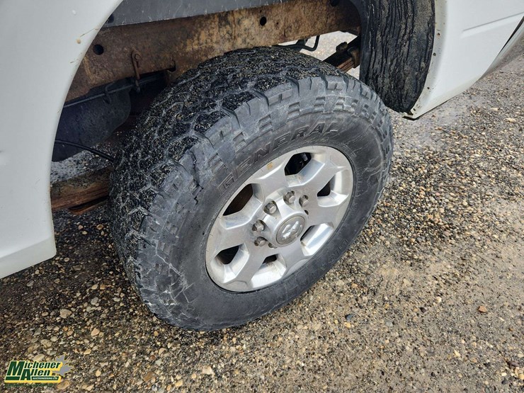 2017-dodge-3500-image-28