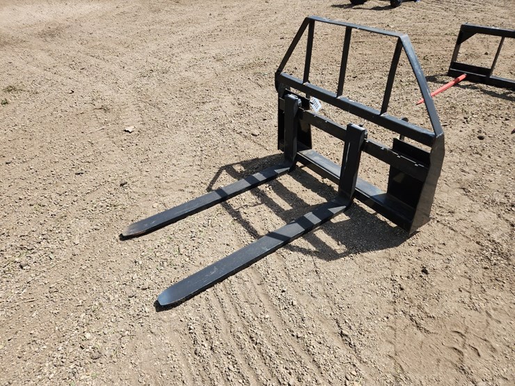 #355-•-skidsteer-pallet-forks-image-1