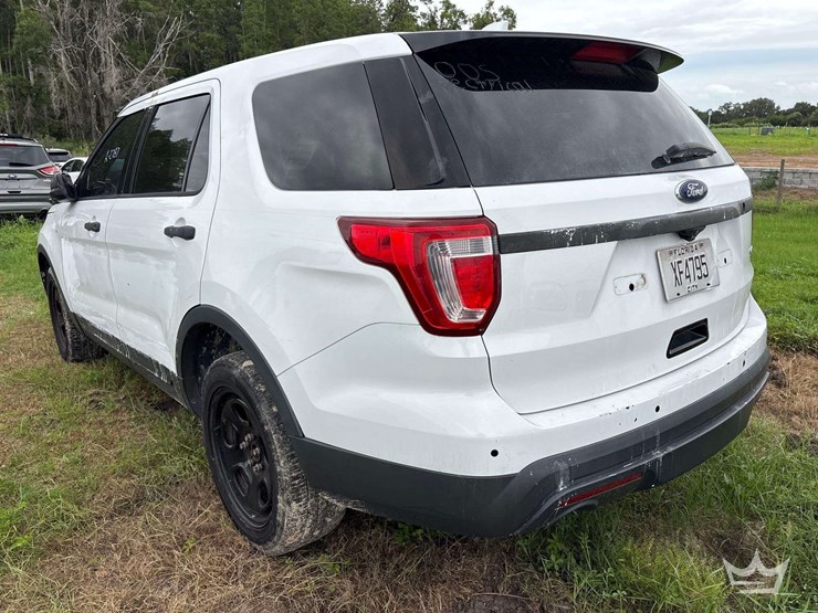 2017-ford-explorer-image-4