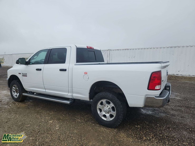 2017-dodge-3500-image-2