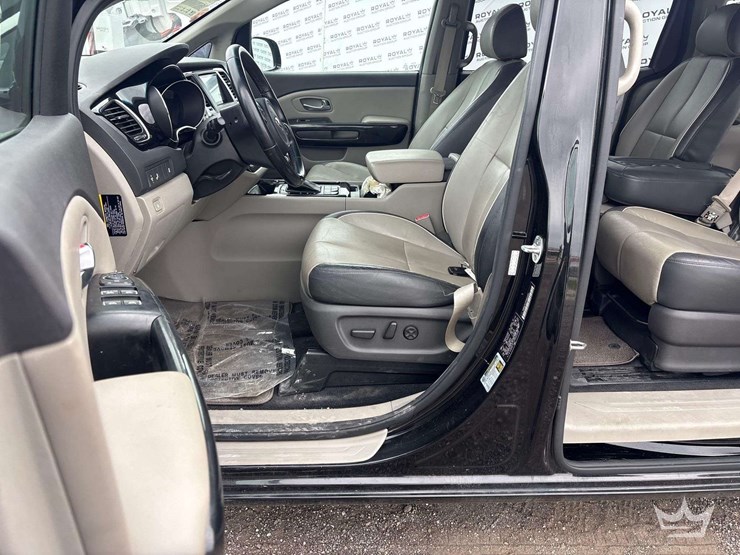 2015-kia-sedona-image-13